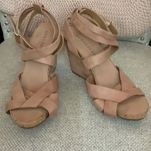 NWOT Aerosoles Phoenix Wedge Strappy Sandal in Tan/Nude 9M